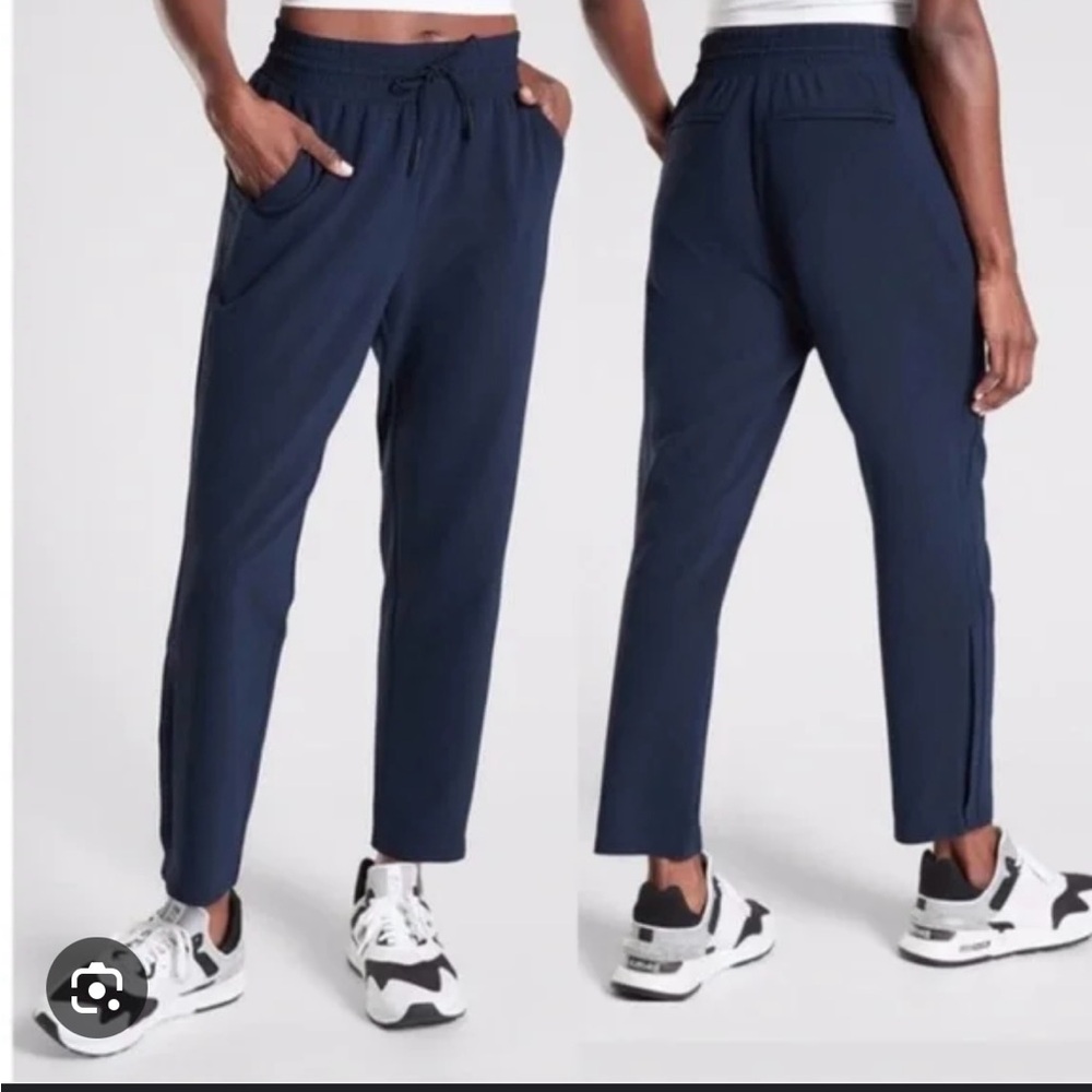 Athleta Metropolis Straight Leg Pant in navy, size 8